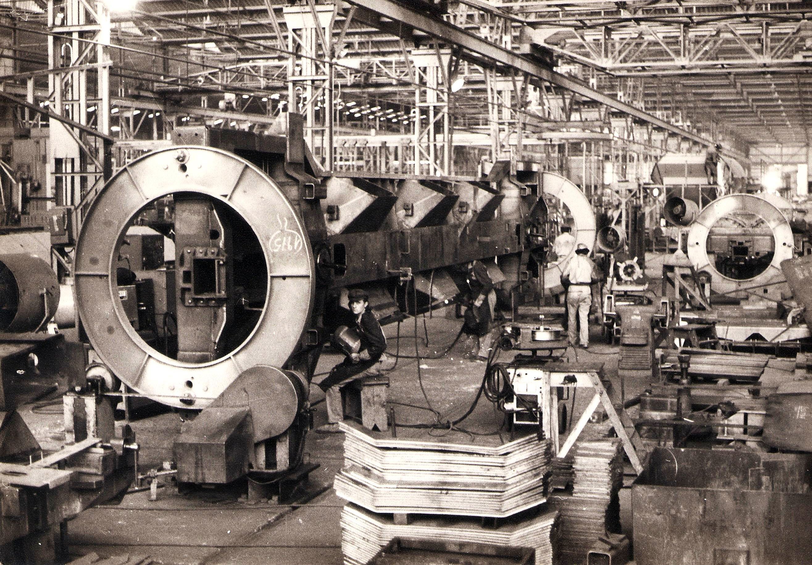 Imagen antigua de trabajadores de la planta